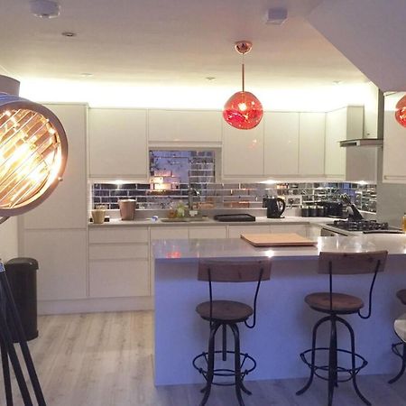 Spacious 1 Bedroom Split Level Old Pub Conversion Tower Bridge 伦敦 外观 照片