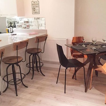 Spacious 1 Bedroom Split Level Old Pub Conversion Tower Bridge 伦敦 外观 照片