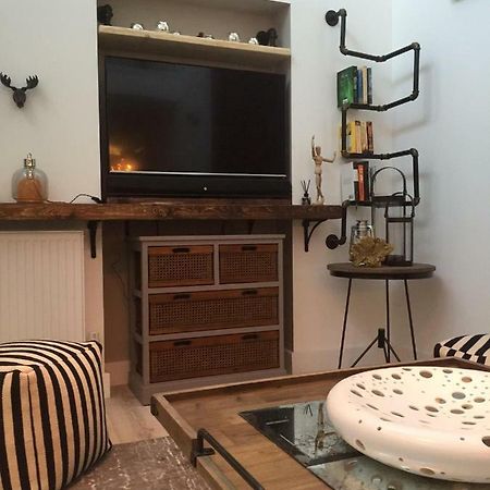 Spacious 1 Bedroom Split Level Old Pub Conversion Tower Bridge 伦敦 外观 照片