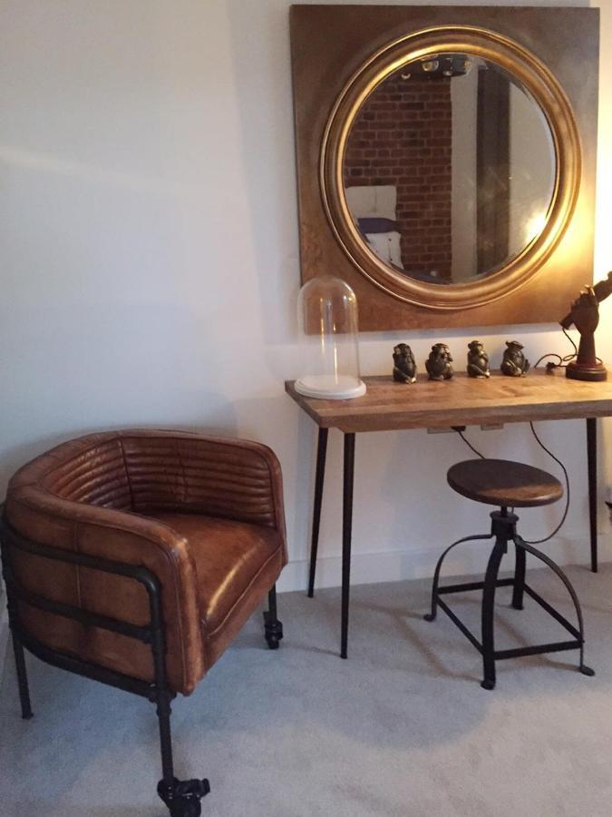 Spacious 1 Bedroom Split Level Old Pub Conversion Tower Bridge 伦敦 外观 照片