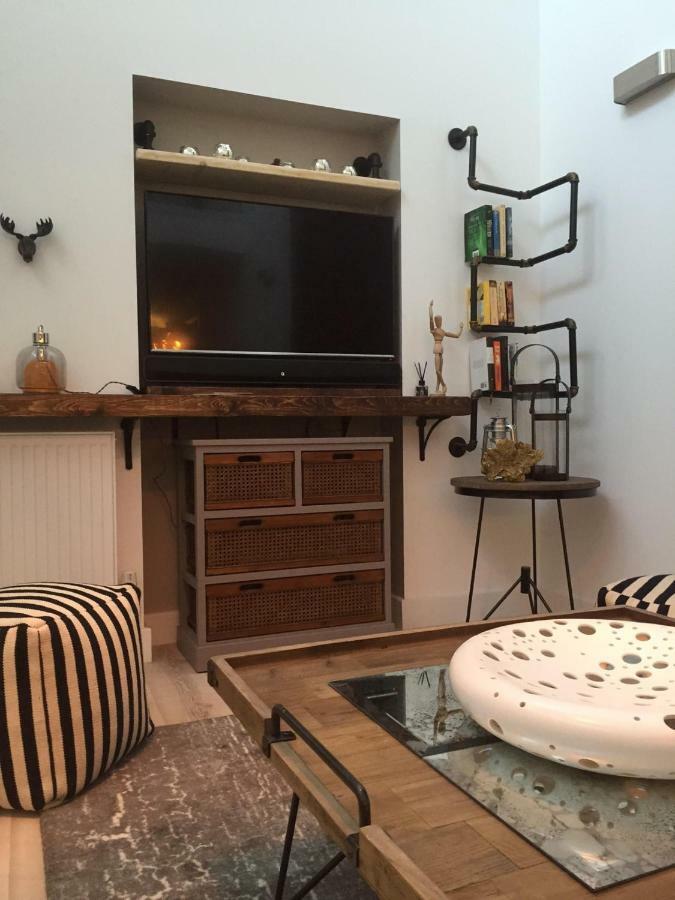 Spacious 1 Bedroom Split Level Old Pub Conversion Tower Bridge 伦敦 外观 照片